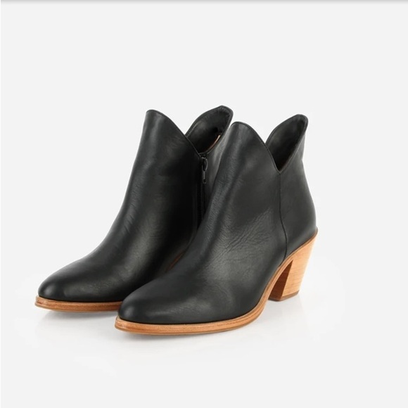 Poppy Barley The Two Point Ankle Boot - Picture 1 of 16